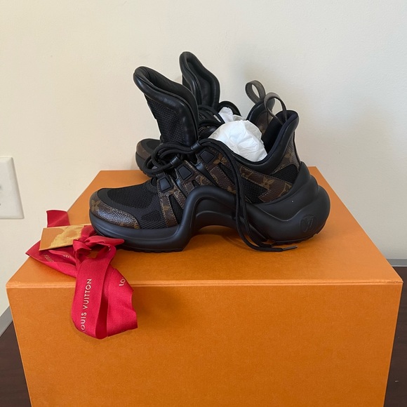$1,230! LOUIS VUITTON ARCHLIGHT SNEAKERS - Picture 17 of 17